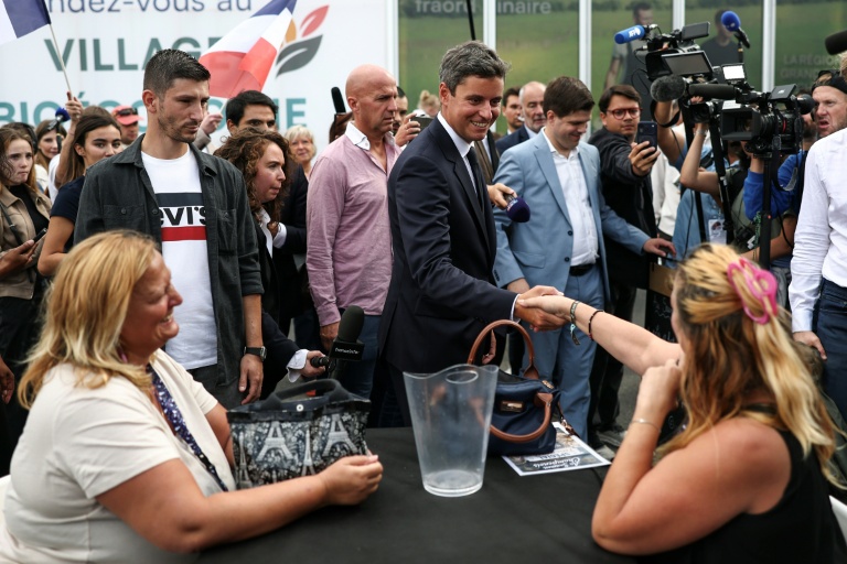 Le candidat Renaissance à l'élection présidentielle Gabriel Attal en visite à la foire de Châlons-en-Champagne, dans la Marne, le 30 août 2026