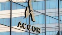 Le logo d'Accor au siège du groupe hôtelier à Issy-les-Moulineaux, le 19mars 2026 dans les Hauts-de-Seine