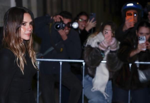 Victoria Beckham quitte le ministère français de la Culture, à Paris, le 26 janvier 2026