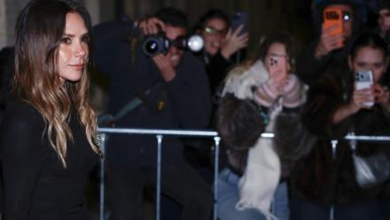 Victoria Beckham quitte le ministère français de la Culture, à Paris, le 26 janvier 2026