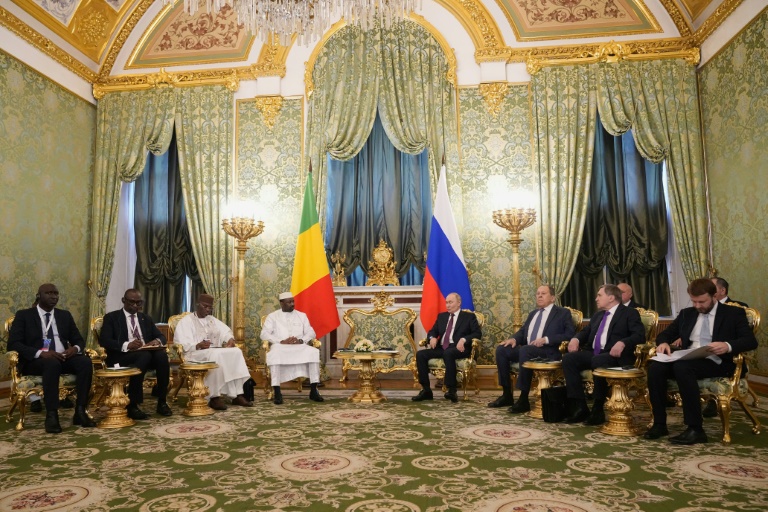 Le président russe Vladimir Poutine reçoit le chef de la junte malienne Assimi Goïta au Kremlin,le 23 juin 2025 à Moscou