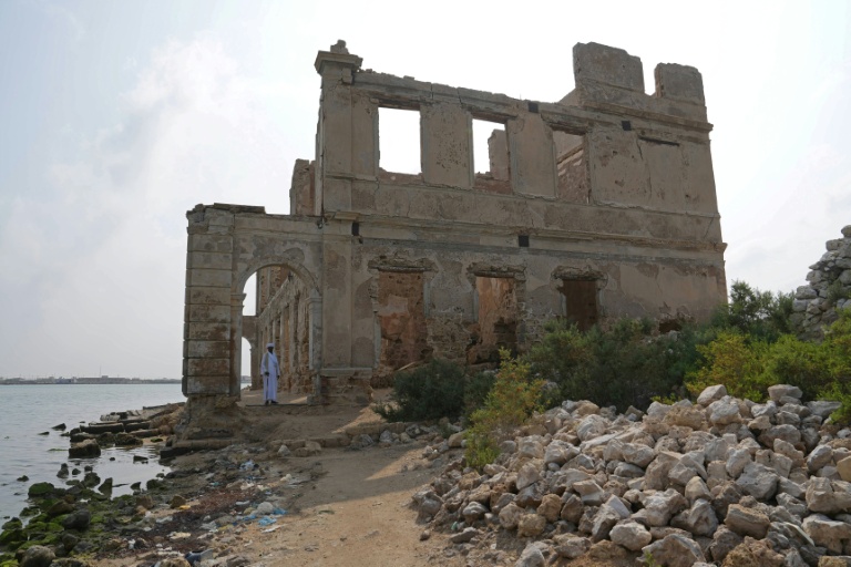 Une ruine au bord de la mer dans le port de Suakin au Soudan, le 22 janvier 2026