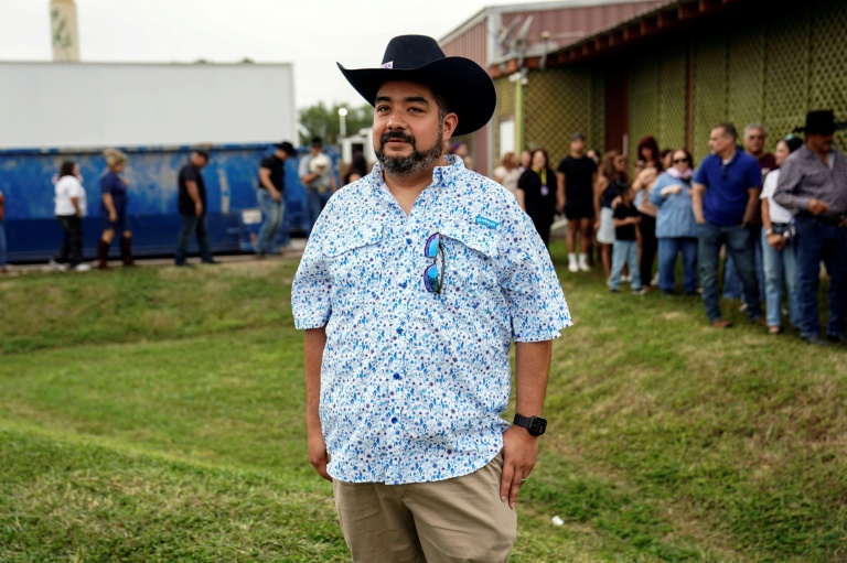 Nicolas Hernandez lors d’un rassemblement de campagne pour les élections de mi-mandat à Weslaco, au Texas, le 25 octobre 2026