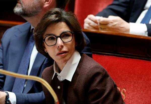 La ministre française de la Culture, Rachida Dati, assiste à une séance de questions au gouvernement à l'Assemblée nationale, à Paris, le 10 juin 2025