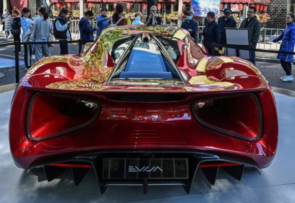 L'hypercar électrique Lotus Evija durant un festival dédié aux voitures à Beijing, en Chine, le 19 octobre 2024