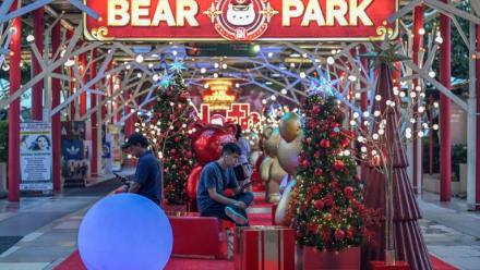 Des décorations de Noël dans un centre commercial à Manille, le 4 septembre 2026 aux Philippines