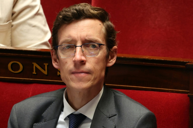 Le ministre de l'Education nationale Edouard Geffray assiste à une séance de questions au gouvernement, le 7 octobre 2026 à Paris