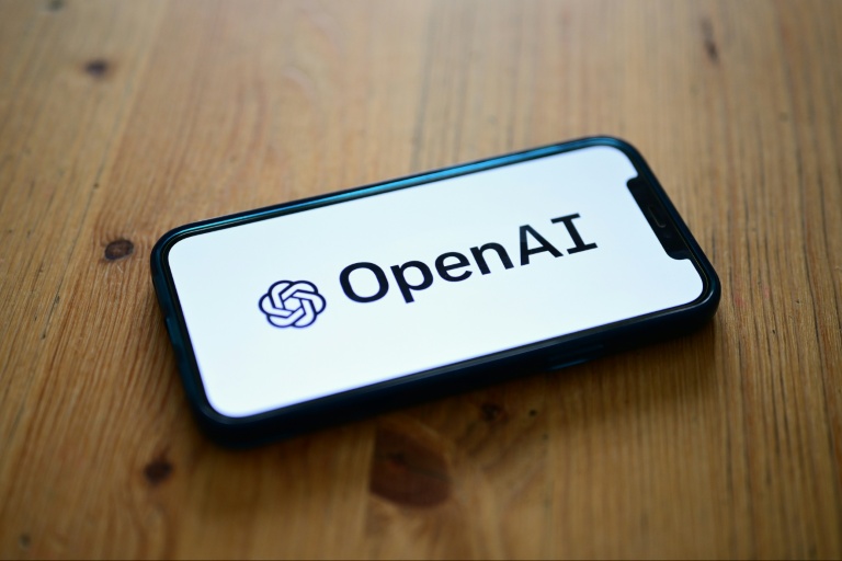 OpenAI a lancé jeudi GPT-6 Astra, son premier modèle d'intelligence artificielle (IA) capable de pirater seul des systèmes informatiques très protégés, désormais diffusé au public avec des mécanismes de surveillance automatique qui doivent faire leurs preuves