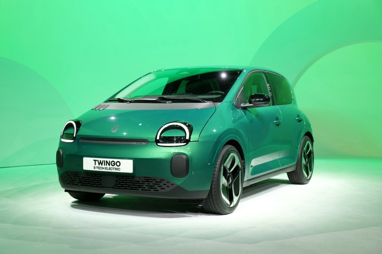 La Twingo E-Tech, 4e génération tout électrique du véhicule commercialisé depuis 1993, à Paris le 6 novembre 2025