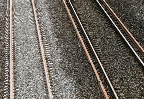 A Artenay, les voies de chemin de fer en cours de rénovation de la ligne SNCF Intercité Paris-Orléans-Limoges-Toulouse (POLT) photographiées le 16 septembre 2025
