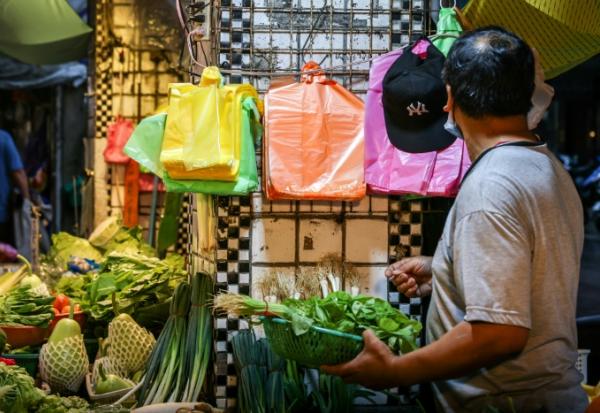 Des sacs en plastique sur un marché de Keelung, à Taïwan, le 9 juin 2026