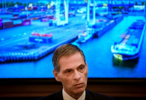 Le PDG de l'armateur français CMA CGM Rodolphe Saade le 5 février 2026, lors d'une conférence de presse à l'Hôtel Intercontinental de Lyon durant laquelle il a annoncé le lancement d'une barge électrique sur le Rhône à partir de 2028 pour développer le transport fluvial de marchandises décarboné
