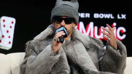 Bad Bunny à San Francisco, Etats-Unis, lors d'une conférence de presse le 5 février 2026