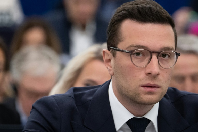 Le président du Rassemblement National (RN) et député européen, Jordan Bardella, participe à un vote lors d'une session plénière au Parlement européen à Strasbourg, le 20 mai 2026