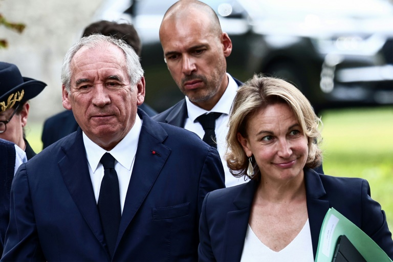 Le Premier ministre François Bayrou et la secrétaire générale de la CFDT Marylise Léon à l'université d'été de la CFDT à Boissy-la-Rivière, en Essonne, le 26 août 2025