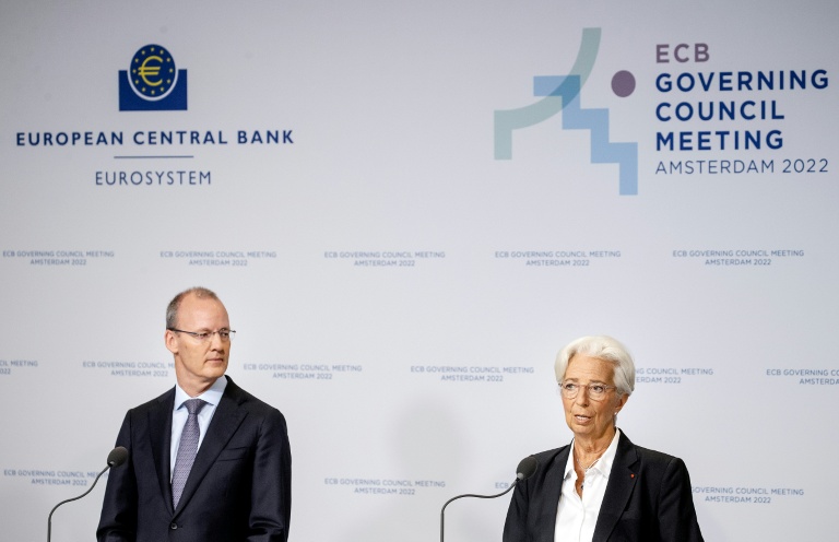 La présidente de la BCE Christine Lagarde (d) et Klaas Knot (g), alors gouverneur de la banque centrale néerlandaise, le 9 juin 2022 à Amsterdam