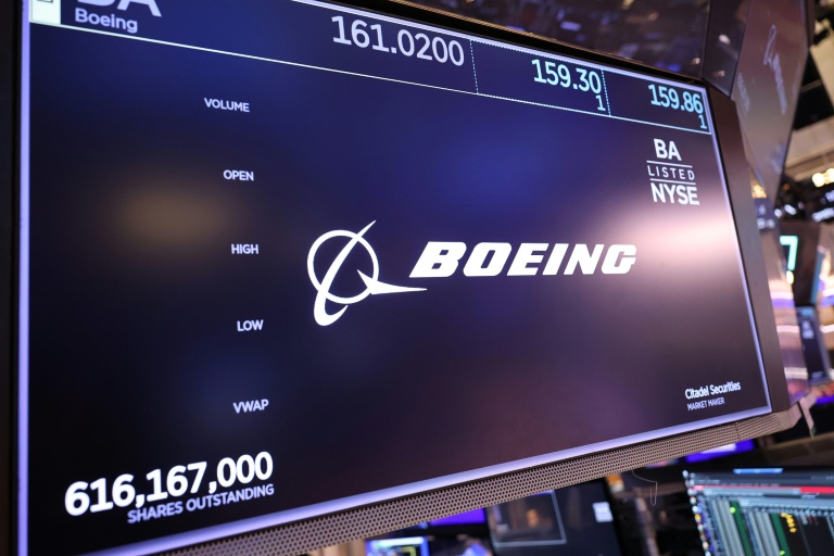 Logo de Boeing sur un des écrans de la Bourse de New York le 4 septembre 2024