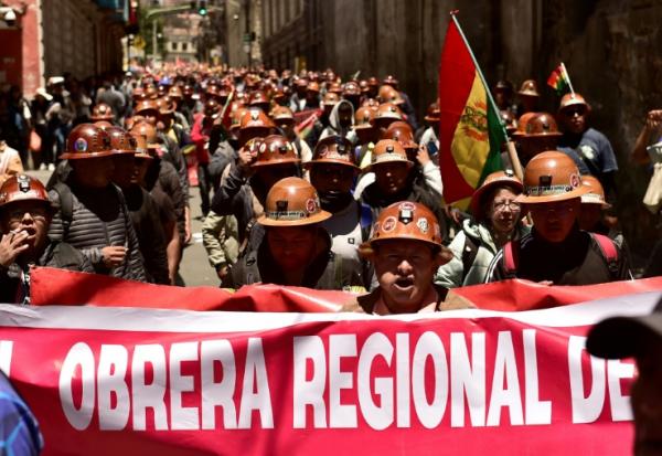 Des manifestants participent à un rassemblement contre la suppression par le gouvernement des subventions aux carburants, à La Paz, le 5 janvier 2026