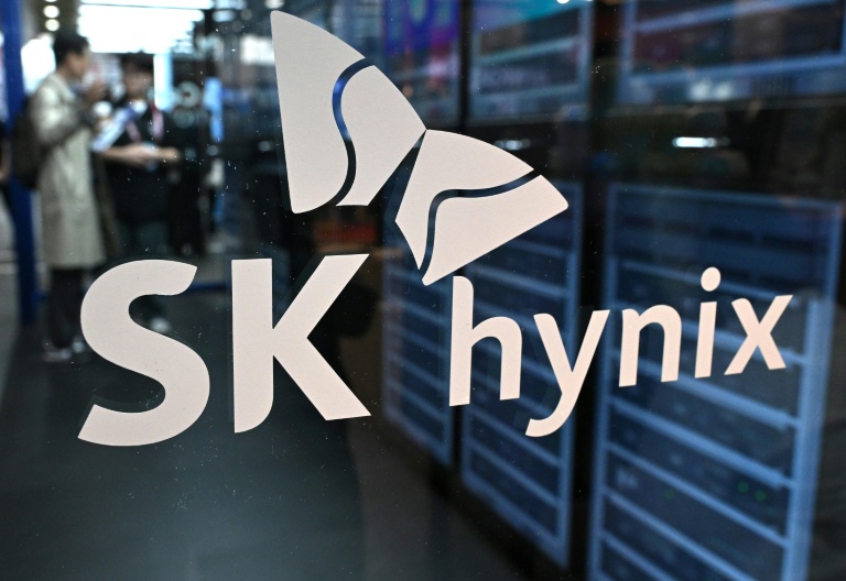 Le logo de SK hynix à Séoul, le 22 avril 2026 en Corée du Sud