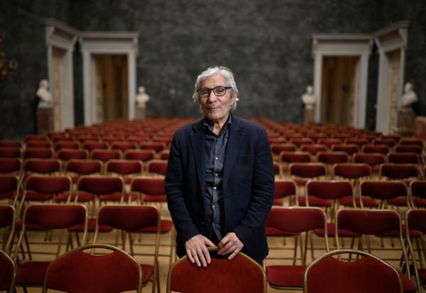 L'écrivain franco-algérien Boualem Sansal pose avant une interview au Palais des Académies à Bruxelles, le 24 avril 2026