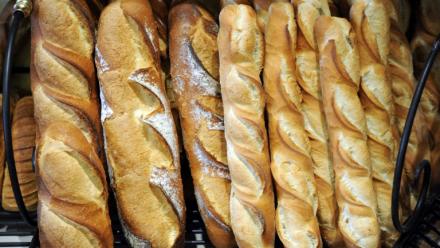 Le Sénat examine jeudi matin un texte pour permettre aux boulangers et aux fleuristes, notamment, de faire travailler leurs salariés le 1er-Mai, une initiative vilipendée par les syndicats et la gauche