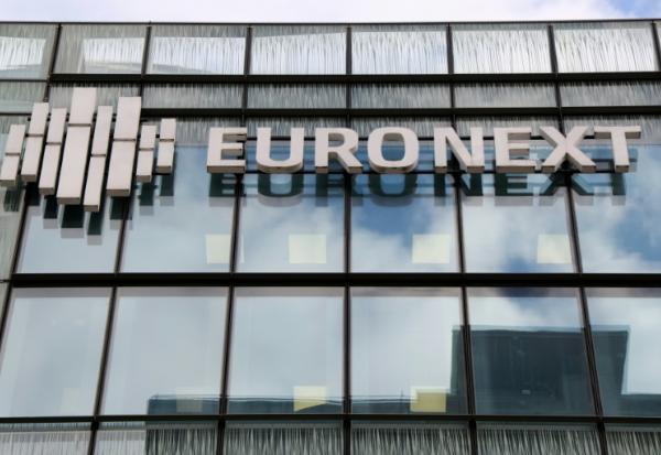 La façade du bâtiment d’Euronext dans le quartier d’affaires de La Défense, à l’ouest de Paris, le 9 octobre 2025.
