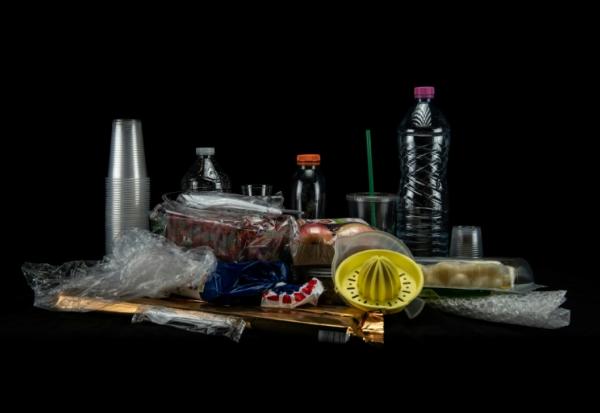 Exemple d'usages de plastique alimentaire, le 12 août 2018 à Paris