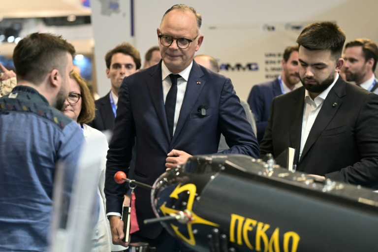 L'ancien Premier ministre et président d'Horizons, Edouard Philippe, en visite au salon Eurosatory le 16 juin 2026 à Villepinte, près de Paris