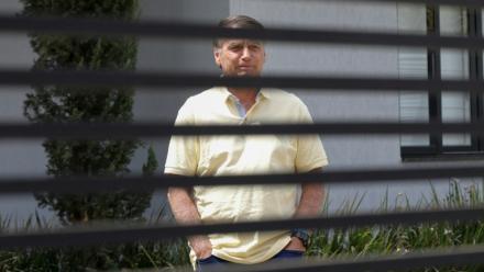 L'ancien président brésilien Jair Bolsonaro devant sa résidence à Brasilia le 3 septembre 2025