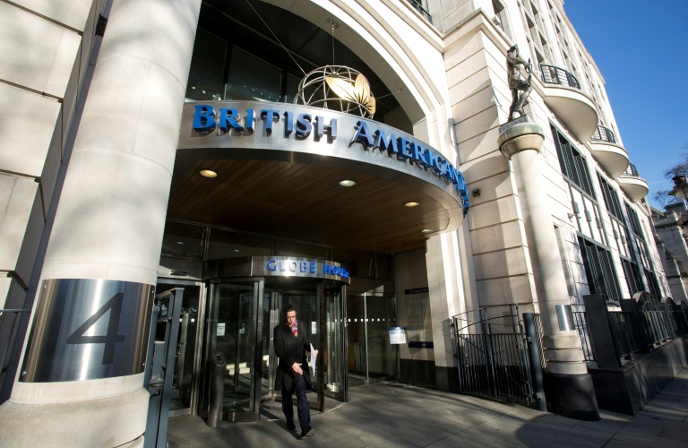 Le géant du tabac British American Tobacco (BAT) a annoncé lundi la suppression de 5.500 postes dans le monde