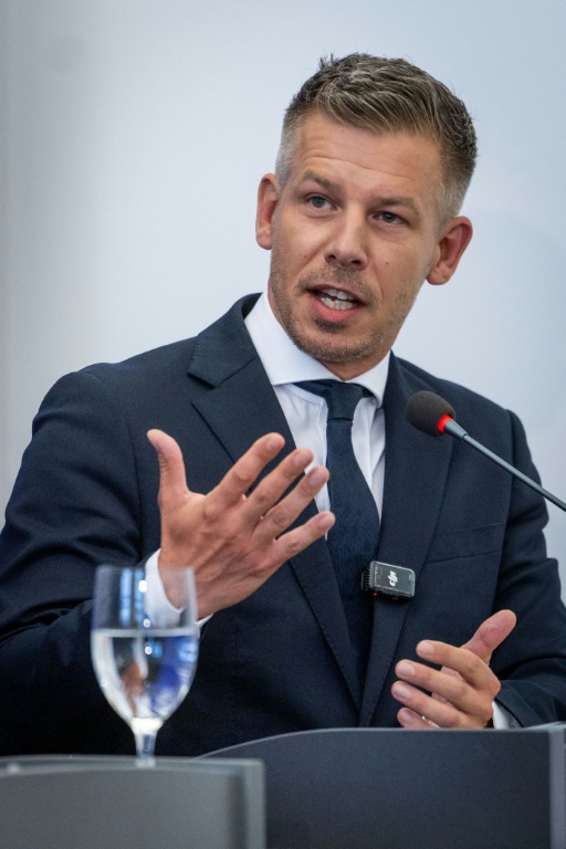 Le Premier ministre hongrois Peter Magyar s'exprime lors d'une conférence de presse à Bratislava, en Slovaquie, le 10 septembre 2026