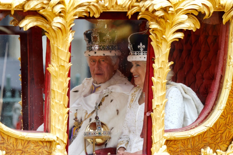 Le roi Charles III et la reine Camilla à Londres le 6 mai 2023