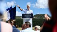 Laurent Wauquiez, président du groupe parlementaire Les Républicains, s'adresse à ses sympathisants avant une ascension collective du mont Mézenc, près des Estables, le 30 août 2026 en Haute-Loire