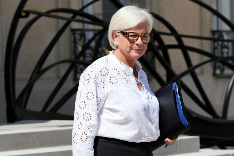 La ministre de la Défense, Catherine Vautrin, quitte le palais de l'Elysée à Paris, le 24 juin 2026