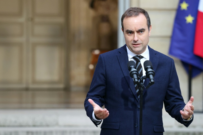Le Premier ministre Sébastien Lecornu fait une déclaration à l'Hôtel Matignon, le 3 octobre 2025 à Paris