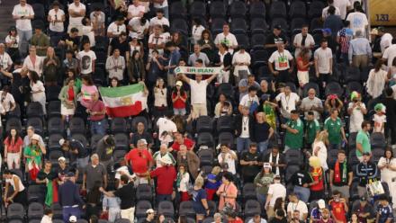 Des supporters iraniens arborent le drapeau pré-révolutinnaire lors du match du Mondial-2024 contre la Nouvelle-Zélande le 15 jui 2026 à Los Angeles