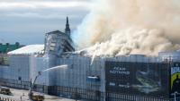 L'ancienne Bourse de Copenhague en feu, le 16 avril 2024