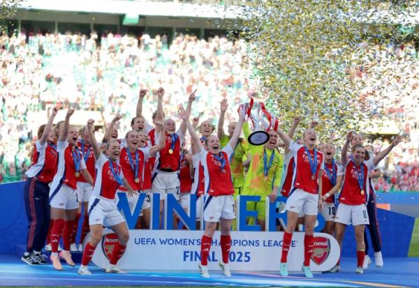 Les joueuses d'Arsenal sacrées championnes d'Europe en battant Barcelone, le 24 mai 2025 à Lisbonne