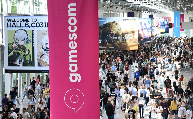 Des visiteurs au salon du jeu vidéo Gamescom, le 22 août 2024 à Cologne, en Allemagne