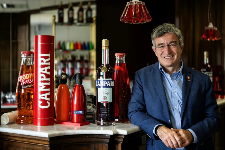 Le patron des apéritifs de Campari, Andrea Neri, pose dans l'usine phare du groupe à Novi Ligure, dans le nord-ouest de l'Italie, le 21 juillet 2026