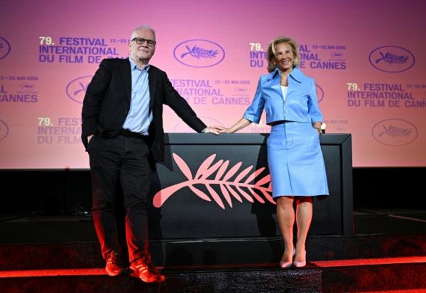 Le délégué général du Festival de Cannes, Thierry Frémaux (g), et la présidente du festival, Iris Knobloch, pour l'annonce de la sélection officielle de la 79e édition, à Paris, le 9 avril 2026