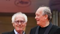 Les réalisateurs belges Jean-Pierre (g) et Luc Dardenne avant la projection du film "Jenes mères" au 78e Festival de Cannes, le 23 mai 2025