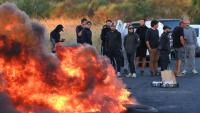 Des pêcheurs bloquent l'accès au dépôt pétrolier de Frontignan, dans l'Hérault, le 17 septembre 2026