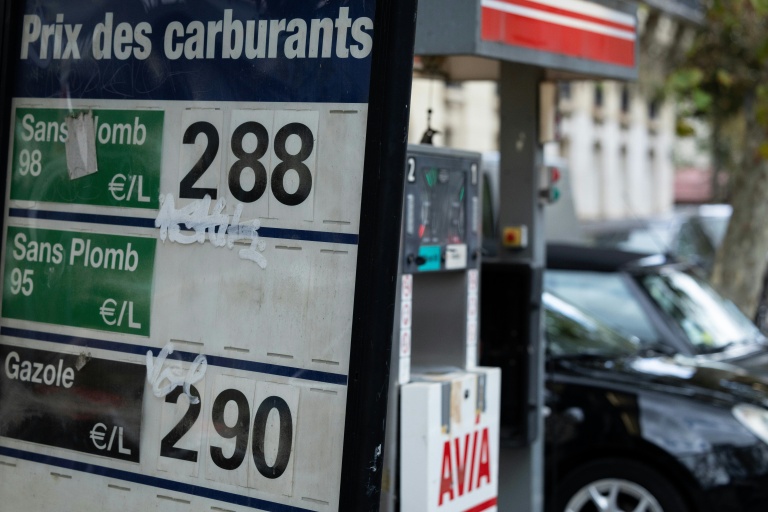 Depuis janvier, le prix moyen du gazole a augmenté de plus de 50% et celui du SP95-E10, le plus vendu, de plus de 30%, selon une analyse de l'AFP