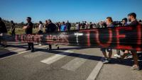 Manifestation de pêcheurs manifestent devant le dépôt pétrolier de Fos-sur-Mer dans les Bouches-du-Rhône le 15 septembre 2026