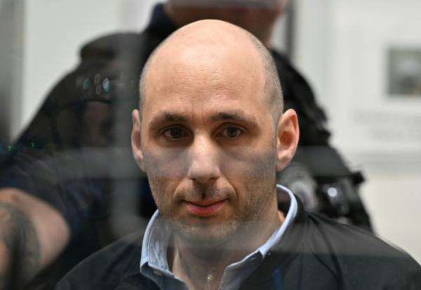 Cédric Jubillar dans la salle d’audience de la cour d’assises du Tarn lors de l’ouverture de son procès pour le meurtre de son épouse, Delphine Jubillar, le 23 septembre 2025 à Albi