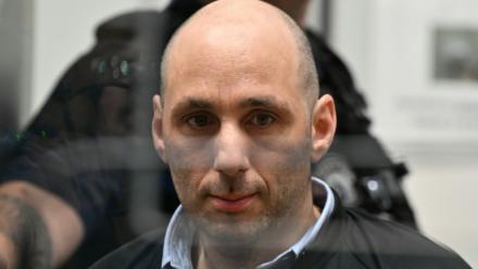 Cédric Jubillar dans la salle d'audience de la cour d'assises du Tarn lors de son procès pour le meurtre de sa femme Delphine Jubillar, le 23 septembre 2025 à Albi