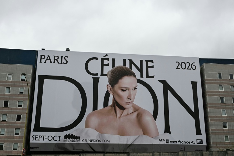 Panneau d'annonce du retour de Céline Dion à Paris le 31 mars 2026