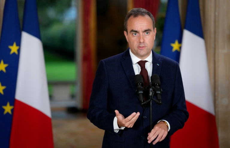 Le Premier ministre Sébastien Lecornu lors d'une allocation concernant la situation dans les lycées, le prix des carburants, la crise agricole et la situation financière de la France, le 7 octobre 2026 à l'hôtel de Matignon, à Paris