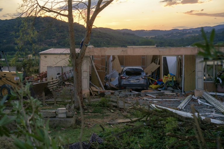 Une maison endommagée par la tornade à Pomas, le 24 août 2026